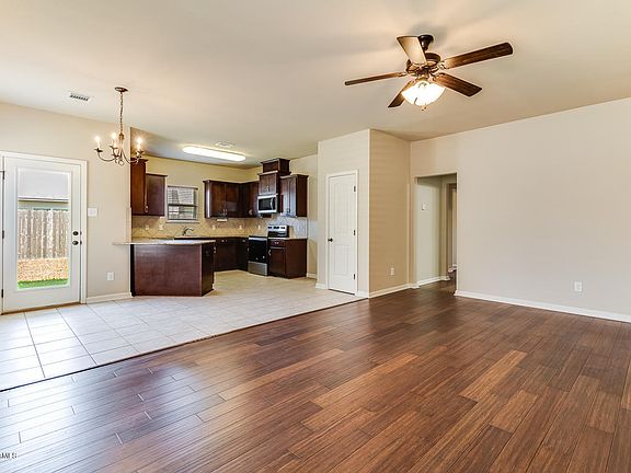 5th image of 207 Golden Lake Dr
