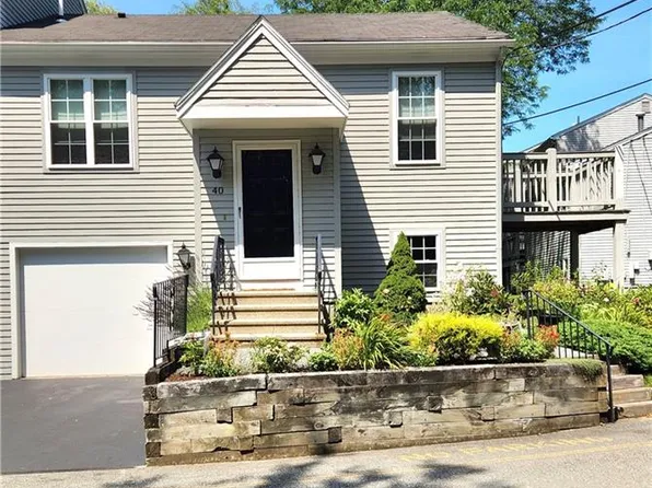 565 Quaker Ln APT 40, West Warwick, RI 02893
