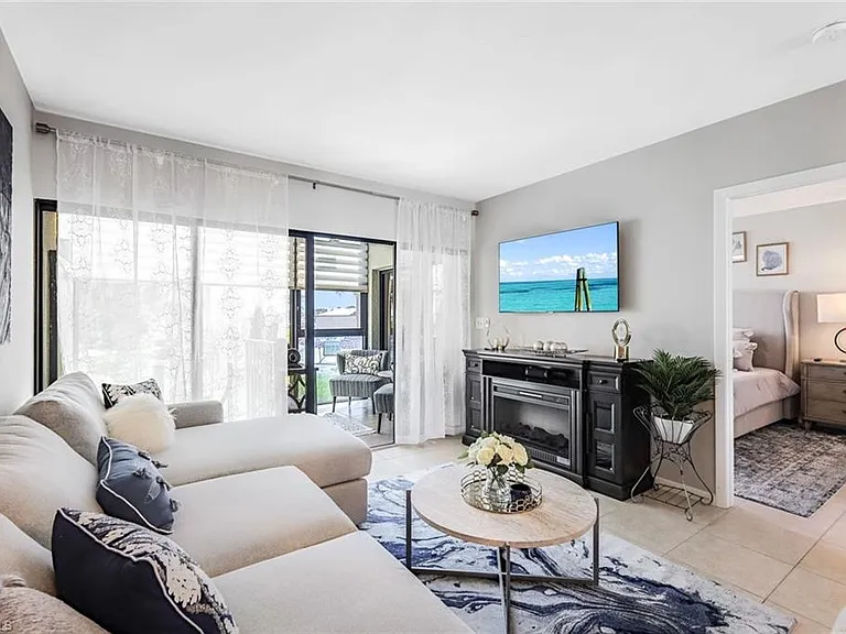 807 River Point Dr #102D — Photo 5