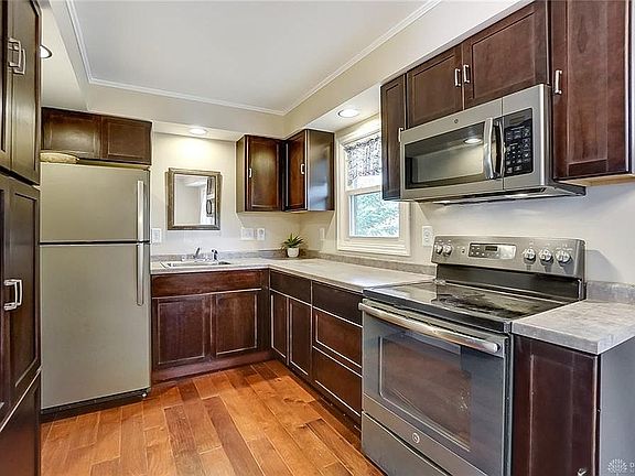 3rd image of 521 Buttercup Ave
