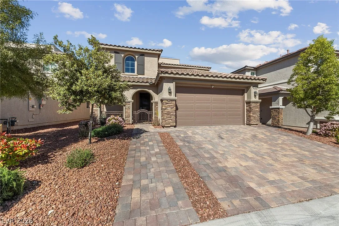 4 bed, 3.5 bath, 2471 sqft, $2,850 — Photo 1