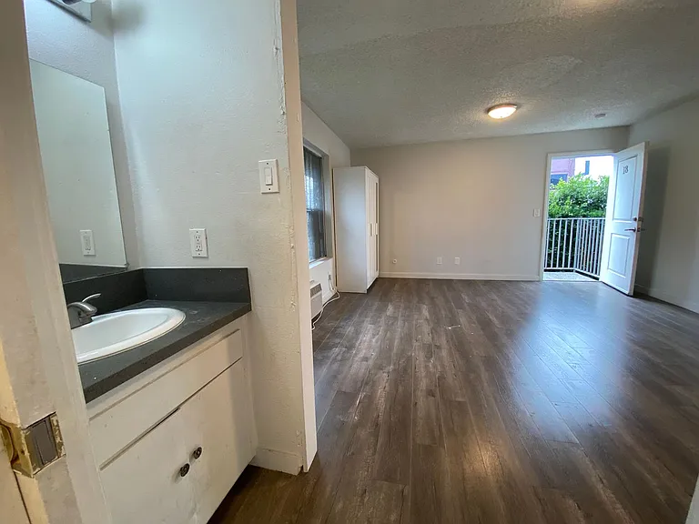 981 Elden Ave #18 — Photo 9