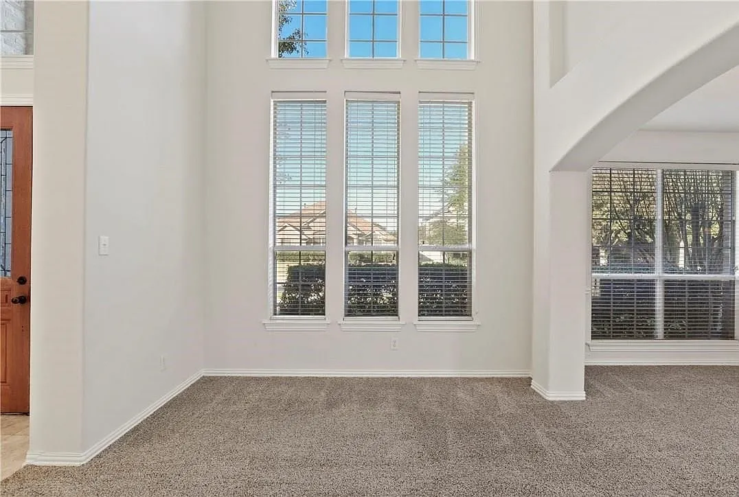 4 bed, 3.0 bath, 3177 sqft, $3,300 — Photo 4