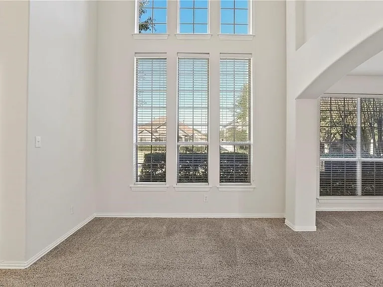 1313 Bradbury Dr — Photo 4