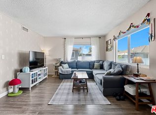 28016 Robin Ave, Santa Clarita, CA 91350 | MLS #25599377