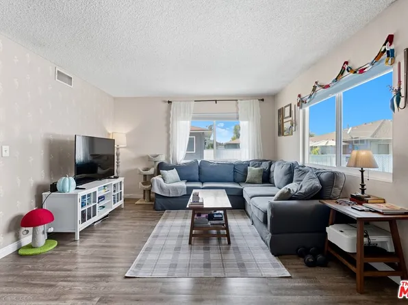 28016 Robin Ave, Santa Clarita, CA 91350
