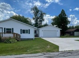 108 Clare Rd, Houghton Lake, MI 48629