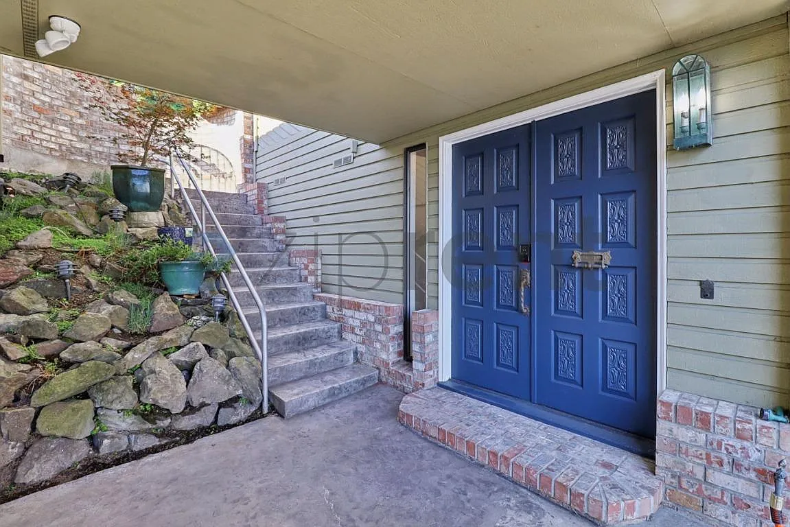 Rainier Beach — Photo 1