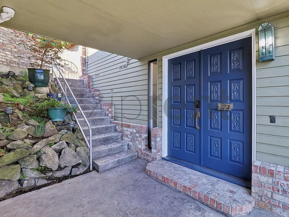 9750 Rainier Ave S #9750