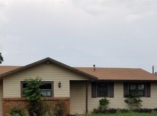 1213 S Wall St, Iowa Park, TX 76367