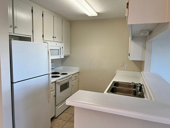 4th image of 160 Woodmere Dr #160