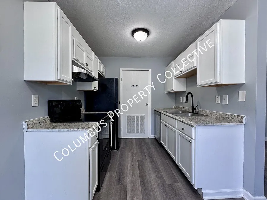 Newly updated 2-bedroom, 1.5-bathroom two-story townhome with a private entrance in Eastmoor perf... — Photo 2
