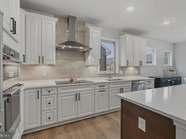 46337 Reddish Knob Dr, Sterling, VA 20164