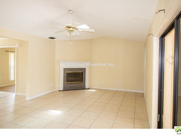 2nd image of 825 Riverbend Blvd