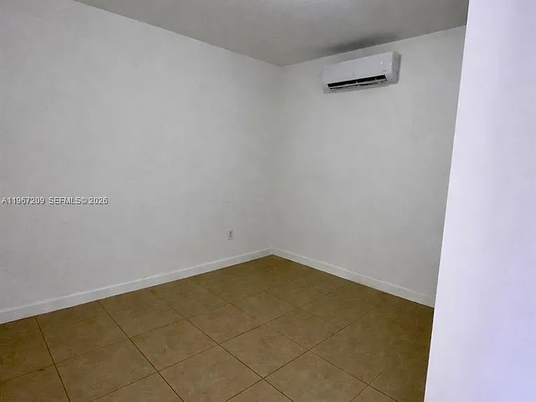 1770 NW 19th Ter #G — Photo 11