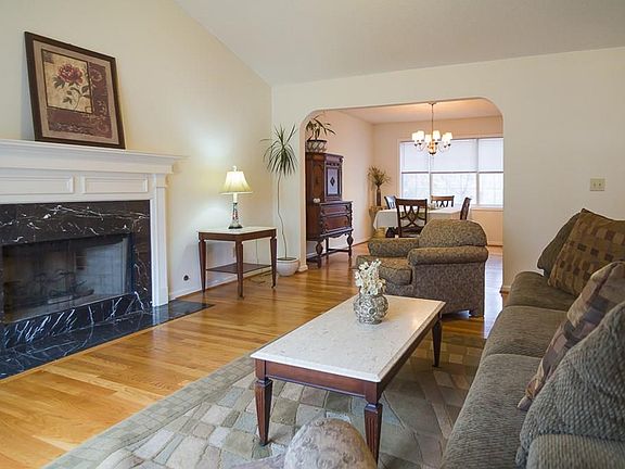 3rd image of 307 Rose Creek Way