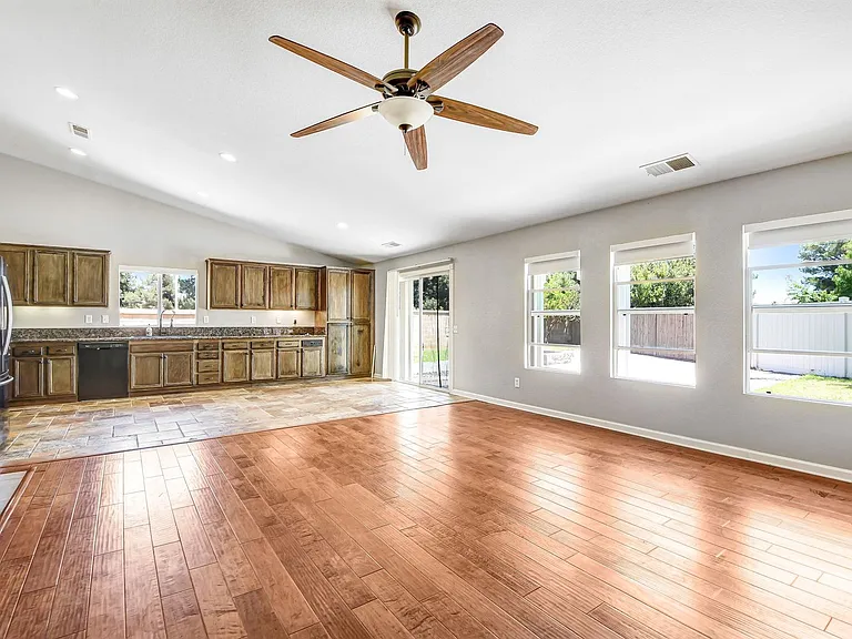 25629 Driftview Cir — Photo 4