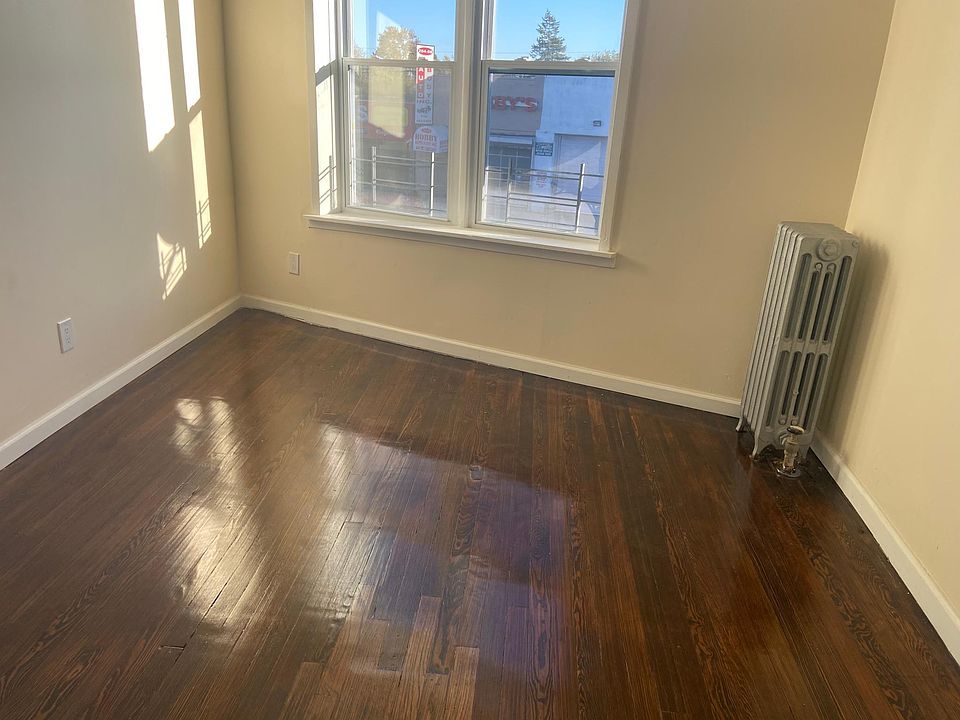 1st image of 20409 Jamaica Ave