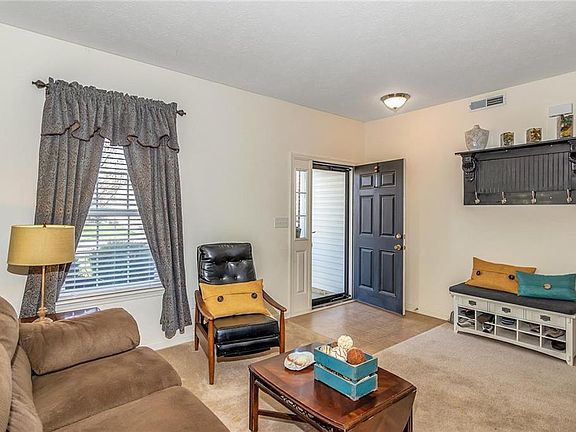 3rd image of 15457 Blair Ln