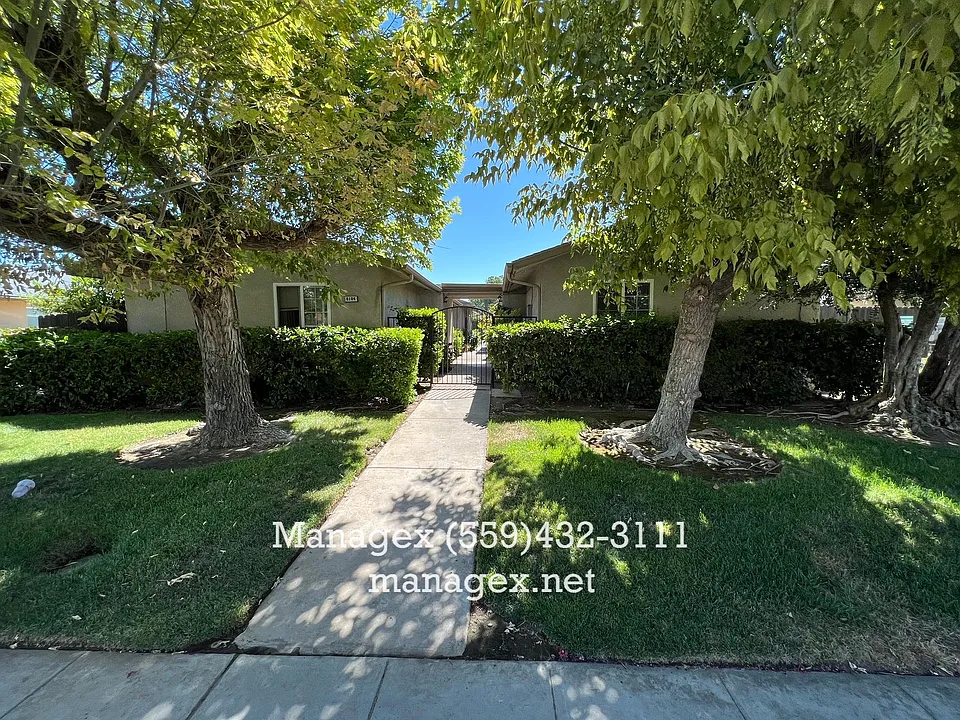 6104 N Fresno St #101