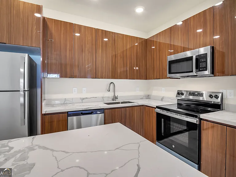 50 S Jackson St #602 — Photo 2