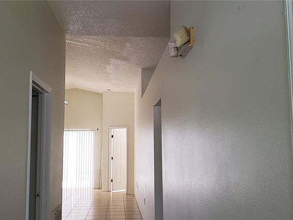 4th image of 17520 Silver Creek Ct