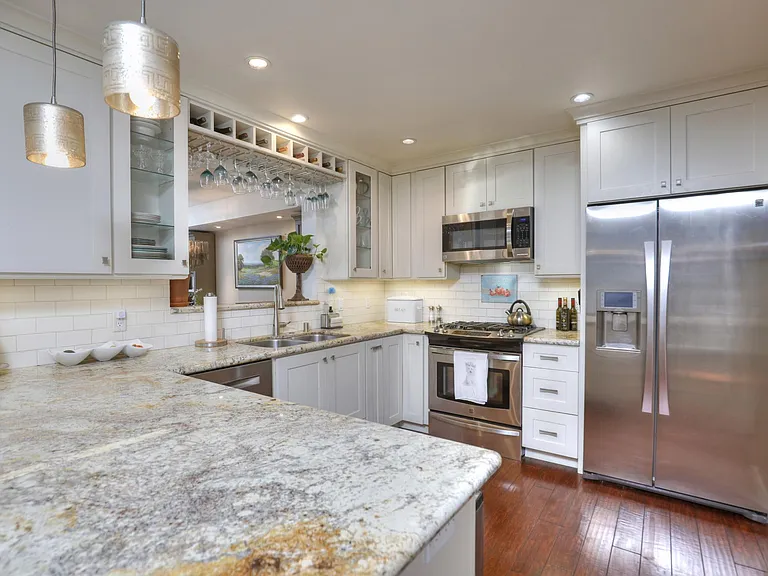 2063 Village Ln — Photo 9