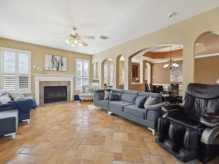 11215 Royce Palms Dr — Photo 3