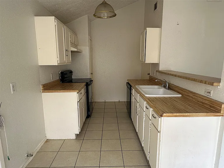 6939 Greenyard Dr — Photo 6