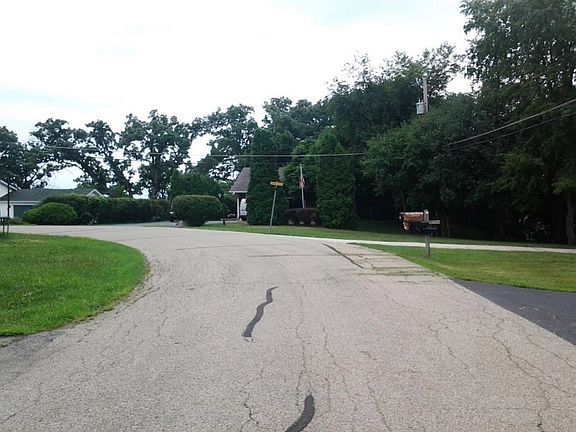 4th image of W315 N Circle Dr