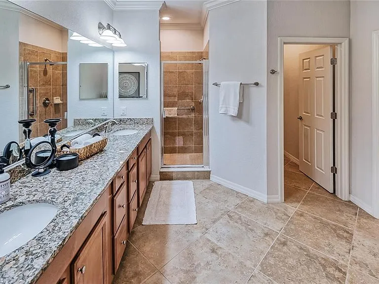 9107 Napoli Ct #201 — Photo 18