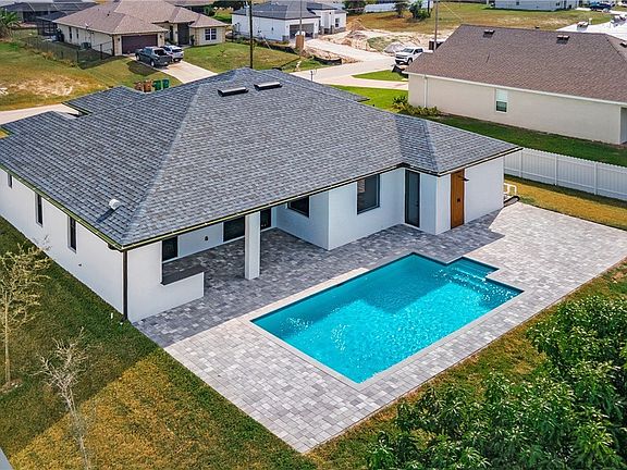 4th image of 2552 NW 20th Ave