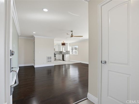 4th image of 1401 E 3rd St APT 16