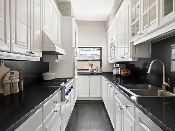 136 East 64th Street image 5 of 13