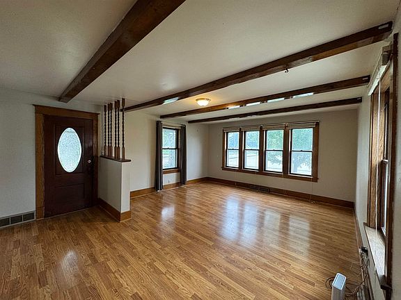 2nd image of 406 Oak St