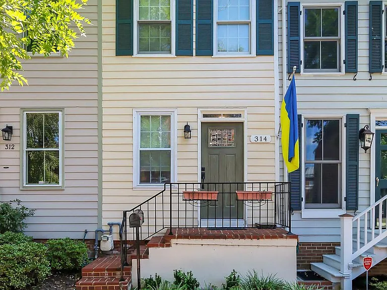 314 S Alfred St — Photo 2