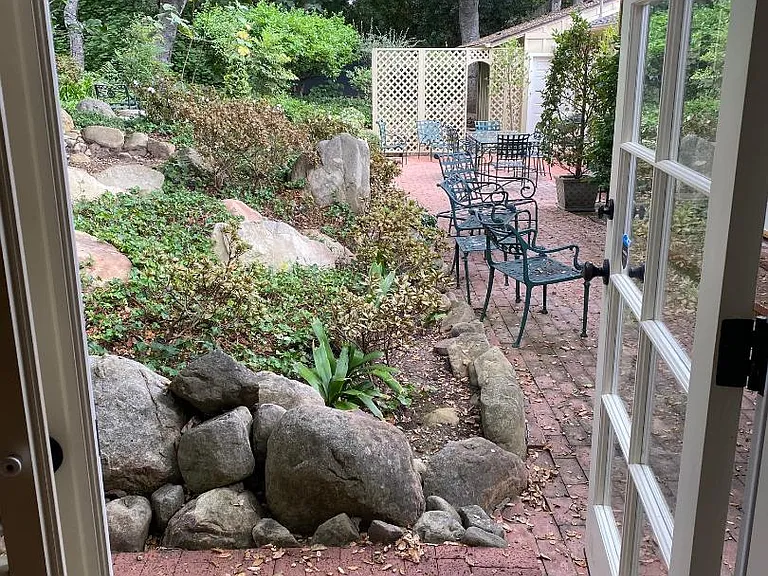 Lilac Dr — Photo 20