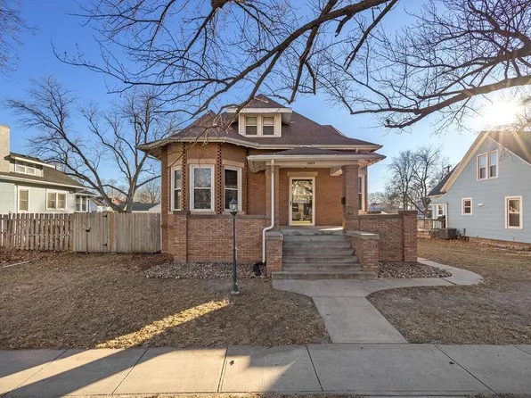 2017 16th St, Columbus, NE 68601