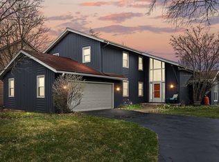 2660 Sun Valley Rd, Lisle, IL 60532