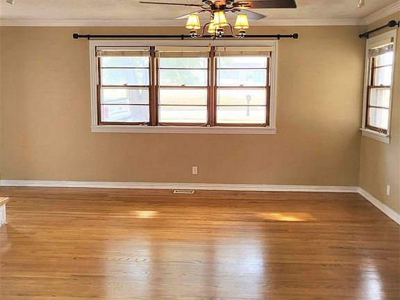 5th image of 1015 E Grand Ave