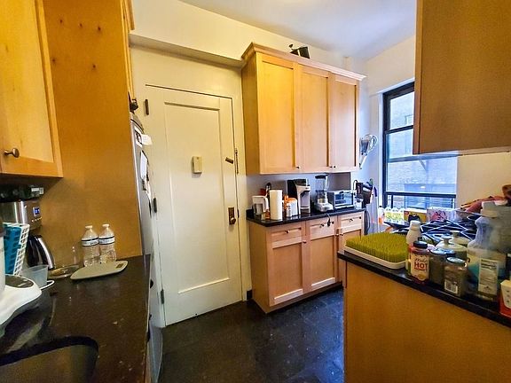 3rd image of 147 W 79th St #C11