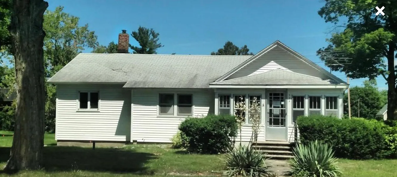 299 E Marion Ave photo 1