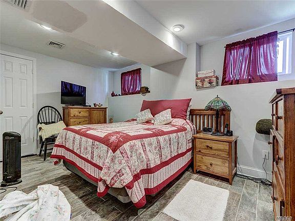 5th image of 70 Sandy Hollow Dr