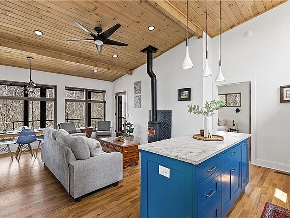 5th image of 64 Mathieson Point