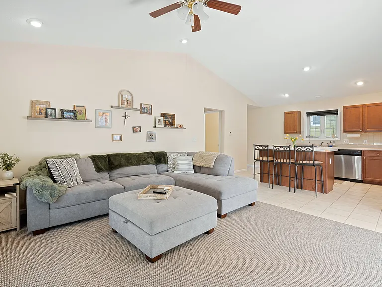 1223 Edith Ave NE — Photo 10