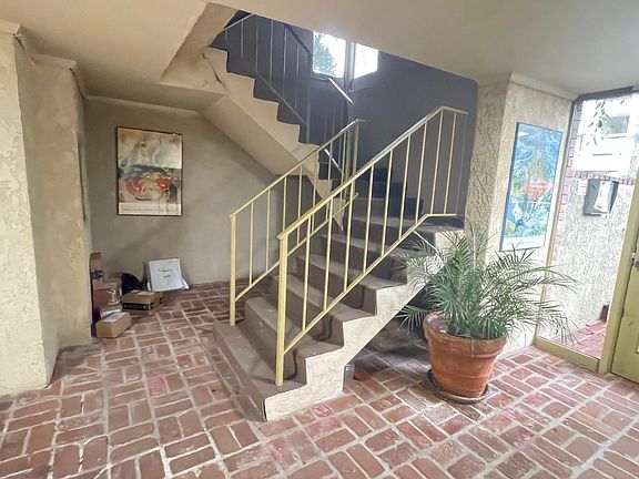 3rd image of 11661 Goshen Ave APT 101