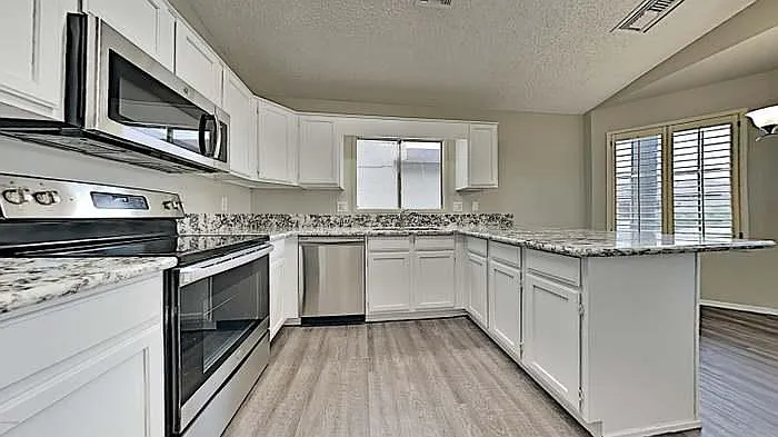 3 bed, 1487 sqft, $1,995 — Photo 3