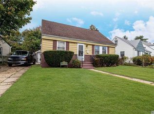 552 Emerson St, Uniondale, NY