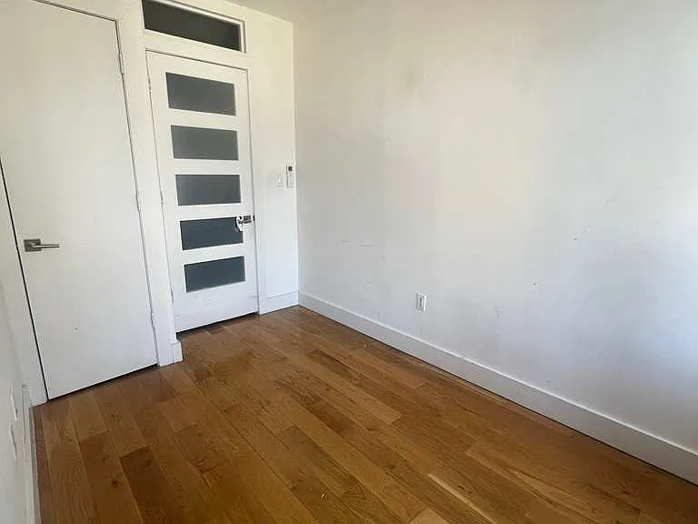 1726 Woodbine St #2R — Photo 10