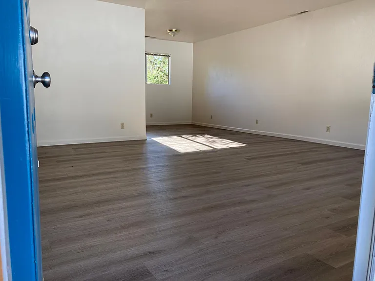 16486 Main St #B — Photo 3